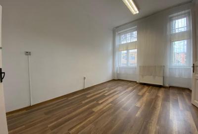 Birou, 67 mp în Central