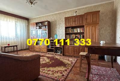 Apartament cu 3 camere decomandat în Călărași