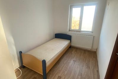 De vanzare apartament 3 camere - Fieni, etaj 2/4, aproape de Sinaia - 1