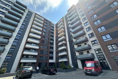 Apartament cu 3 camere semidecomandat în Între Lacuri