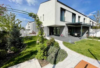 Contemporary Luxury Villa for Rent | Exceptional Indoor-Outdoor Living - 45