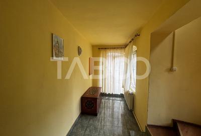 Casa de inchiriat ideala pentru muncitori   5 camere + curte - 17