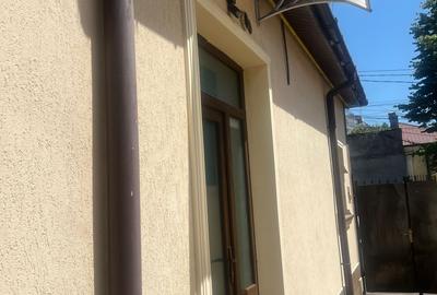 Casa la sol, renovata ,caramida, pentru locuit sau spatiu birouri, zona  buna - 1