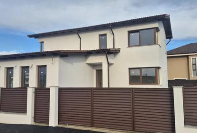 Casă individuală cu 4 camere în Dezmir