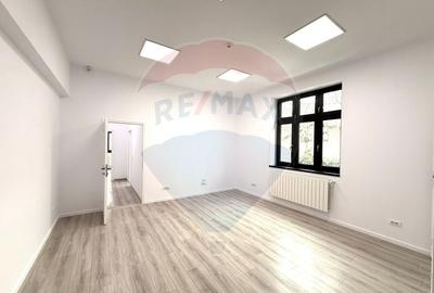 DE INCHIRIAT Spațiu comercial  100mp în zona P-ta Victoriei - 15