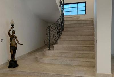 Vilă Individuala spațioasă | Locație premium - 4