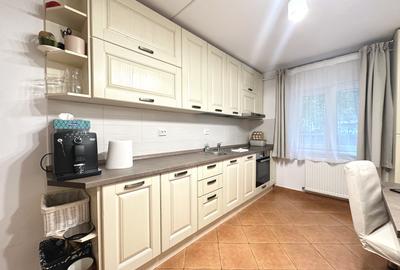 Apartament renovat, 3 camere, 60 mp utili, parter - zona Lipovei - 1