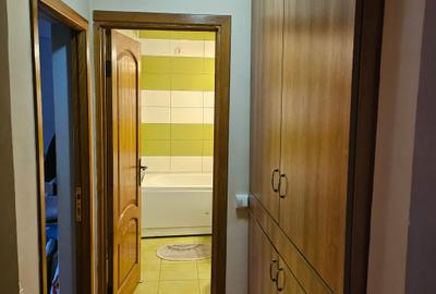 Apartament cu 3 camere ~ zona Brosteni / Colegiu ~ etaj 3 din 4 - 5