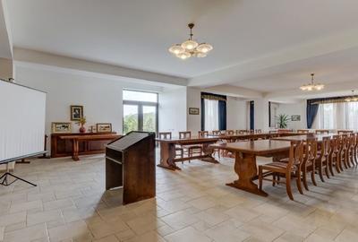 Hotel 5600 mp,teren 32600mp - 5