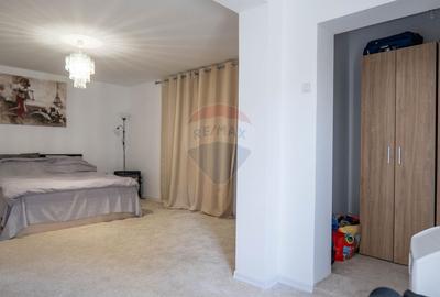 Vanzare vila si spațiu comercial, gradina si garaj-zona Corbii Mari - 3