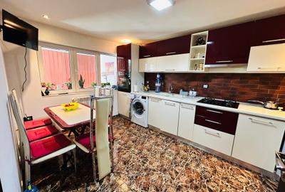 Casa 5 camere de vanzare, 175mp, teren 500mp - 2