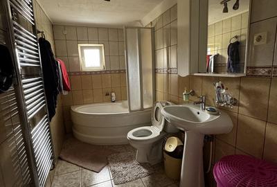 Casa de Vânzare cu lac - 12