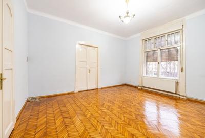 Apartament nemobilat, 3 camere, etaj 1, Bld.Revoluției - 8