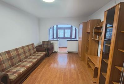 Apartament 2 camere, Zona Primaverii , etaj 4, semidecomandat - 1