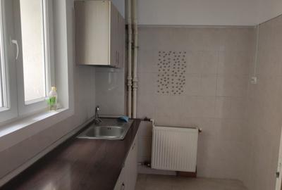 Inchiriez 2 camere, renovat, etaj 2 - Metrou P-ta Iancului - 2
