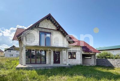 Casă cu potențial imens P+M, teren 7,91 ari, zonă liniștită, Ocna Șugatag. - 7