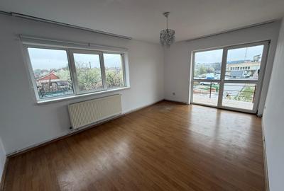 Apartament cu 3 camere decomandat în Trei Stejari
