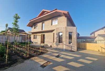 Casă cu 5 camere în Lumina