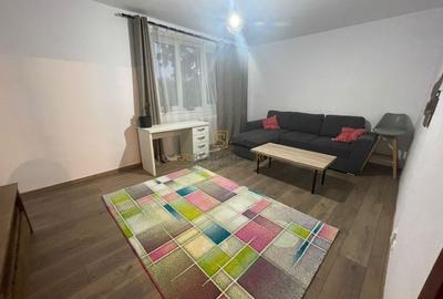 Apartament cu 3 camere decomandat, mobilat în Berceni