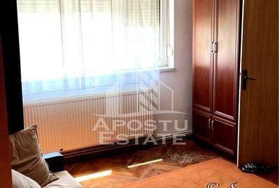 Apartament cu 2 camere semidecomandat, mobilat în Soarelui