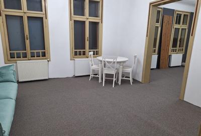 Birou, de 100 mp, în Central