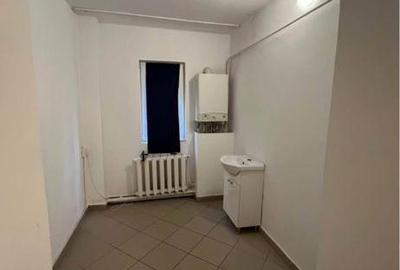Spațiu comercial de vânzare - Splai Bahlui Mal Drept-85 000 EUR - 3
