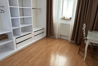 Apartament mobilat si utilat complet, etaj 3, P-ta lancului - 7