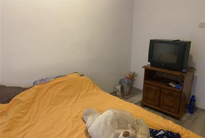 Apartament 2 camere , zona centrala - Scoala nr 10,etaj 2 8  , decomandat - 12