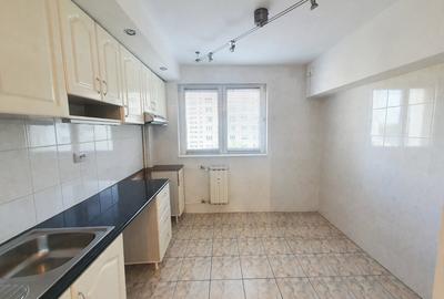 Apartament cu 3 camere decomandat în Obor
