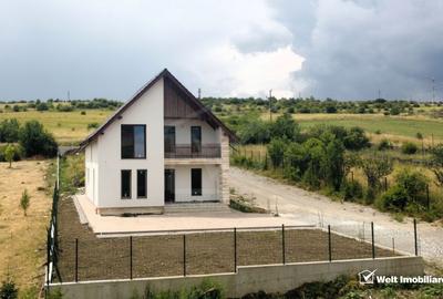 Casă individuală cu 5 camere în Sălicea
