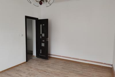 Casa 3 camere pretabila sediu firma zona Sprenghi - 6