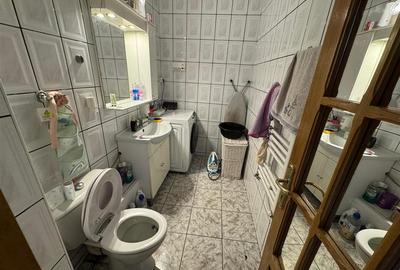 3 camere, etaj 3 cu acoperis, 2 balcoane , 2 bai, zona centrala - 11