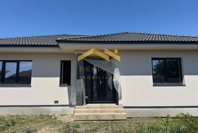 -Casa individuală -4 camere -2 băi - - 1