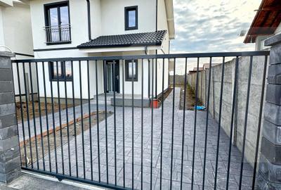 Duplex cu 4 camere în Moșnița Veche