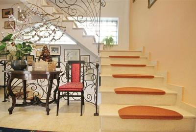 Apartament spatios cu doua camere de inchiriat la casa - 1