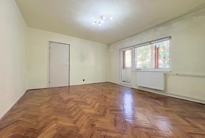 Apartament cu 3 camere semidecomandat în Aradului