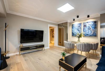 Apartament cu 4 camere decomandat, mobilat în Victoriei