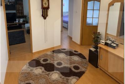 Apartament cu 3 camere decomandat, mobilat în Sud-Vest