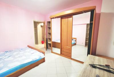 Apartament cu 3 camere decomandat în Păcii