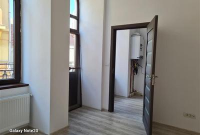 Ocazie .VINDEM APARTAMENT IN ZONA ISTORICA CU BALCON STRADA - 4