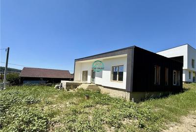 Casă individuală cu 3 camere în Corunca
