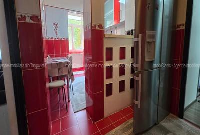 ETAJ 1,Micro  3 Târgoviște,  vânzare apartament 3camere - 9