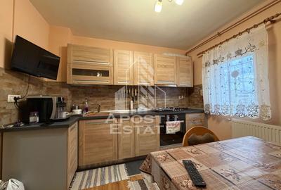Apartament cu 3 camere, 2 bai, 2 balcoane, etajul 1 , zona Buziasului - 7