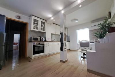 Apartament cu 3 camere - Zona Lipovei