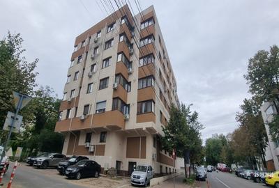 Apartament cu 3 camere în Tătărași
