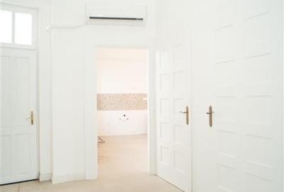 Apartament ultracentral cu 3 camere pe Strada Primariei - 9