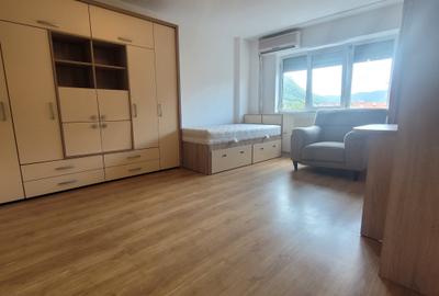 Vand apartament cu 3 camere Centrul Civic, Strada Toamnei - 14