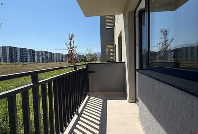 Apartament cu 3 camere decomandat în Tractorul
