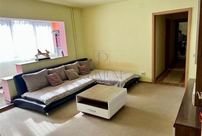 Apartament cu 3 camere semidecomandat, mobilat în Spitalul Județean