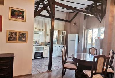 Apartament cu 3 camere decomandat, mobilat în Central